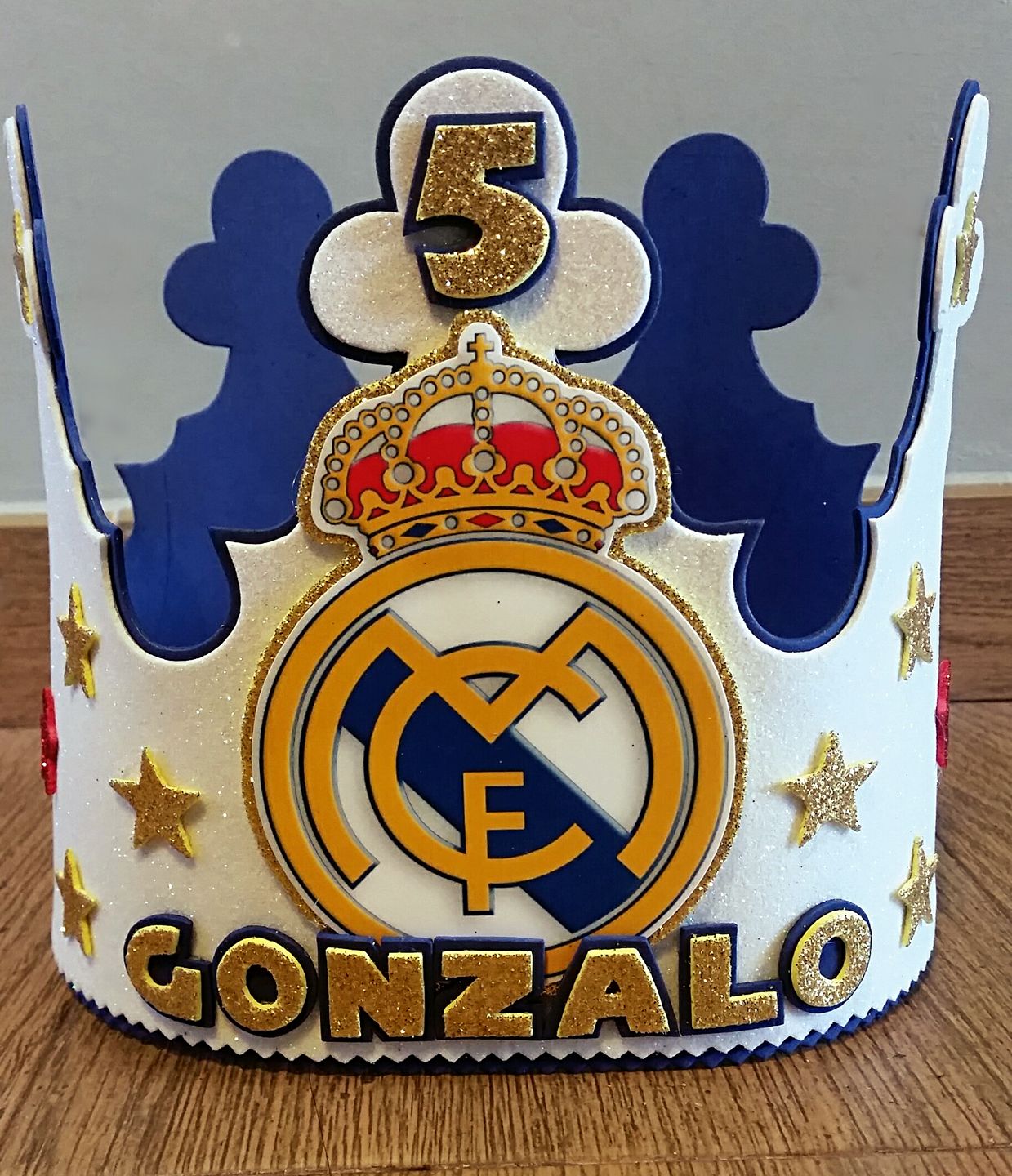 Corona Personalizada para Celebraciones - R. Madrid - Areiza Tienda